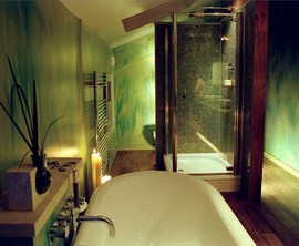 グリーンの雰囲気のバスルーム2